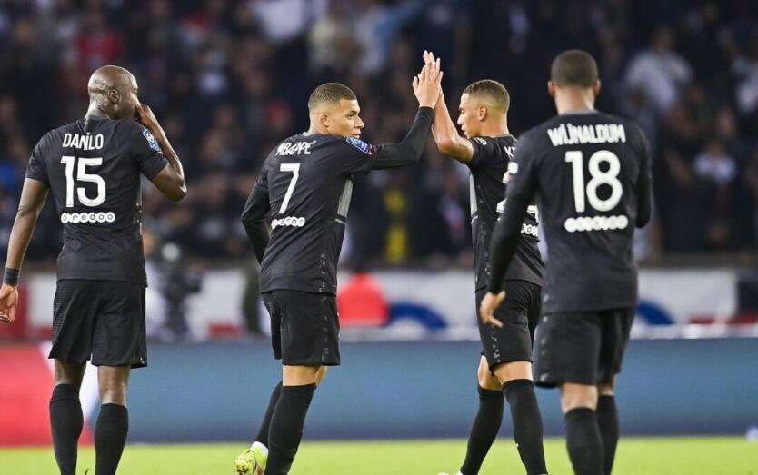  法甲首轮爆冷不断 传统强队半数未能全取三分  